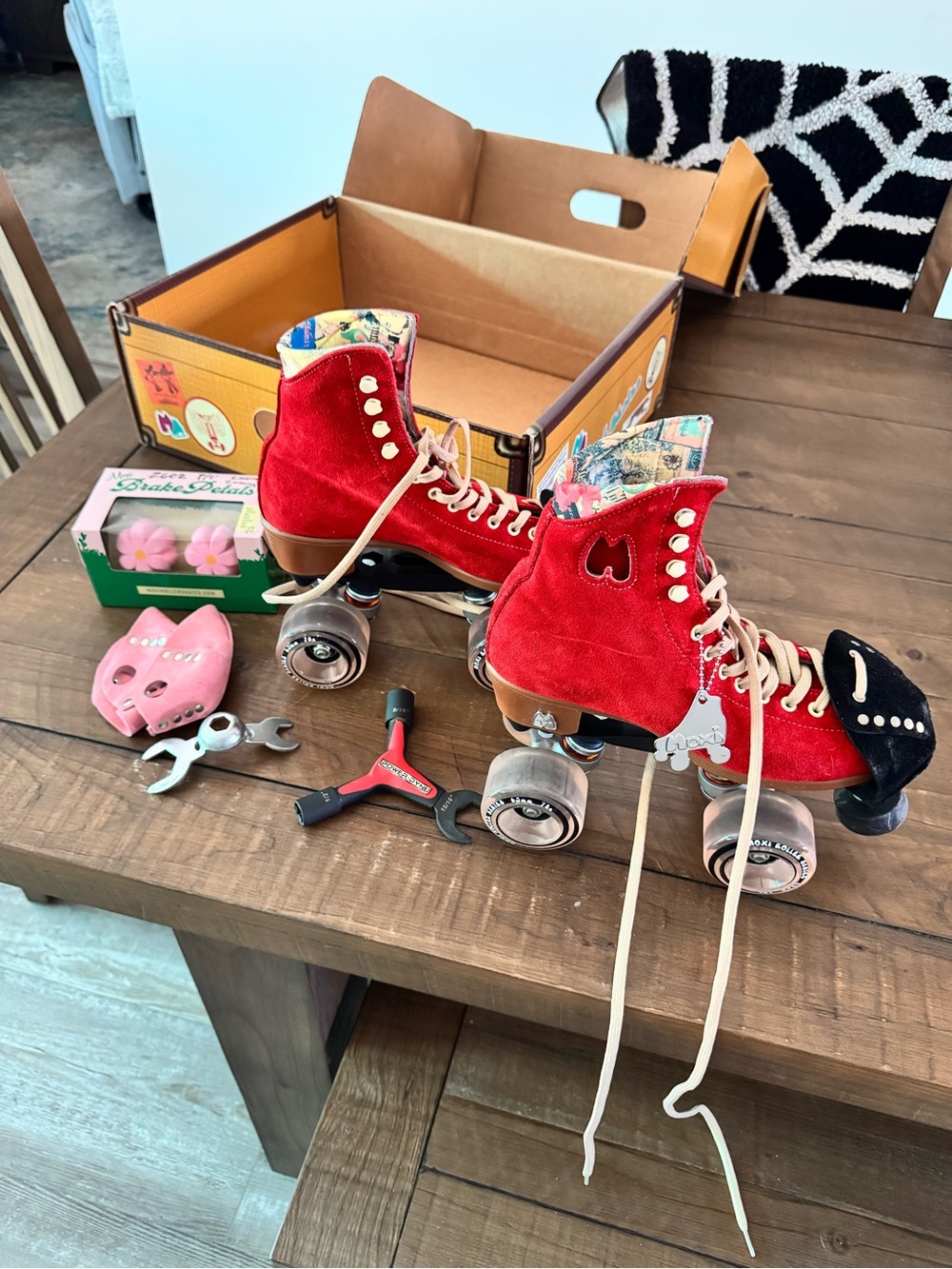 Moxi Lolly Roller Skates in Poppy size 5 with pink gummi wheels